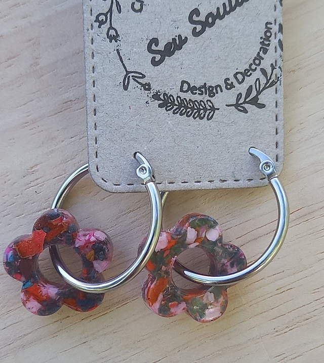 Boucles d&#039;oreilles - Créoles argentées Fleur : rose-violet