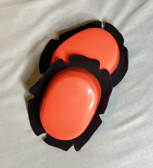 Fluo orange knee sliders 