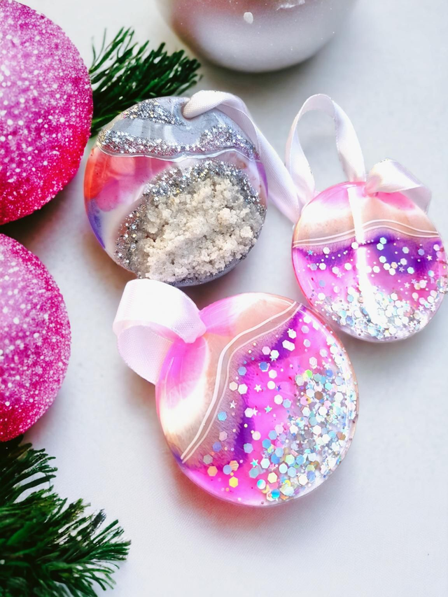 Set of 3 Christmas ornaments in pink