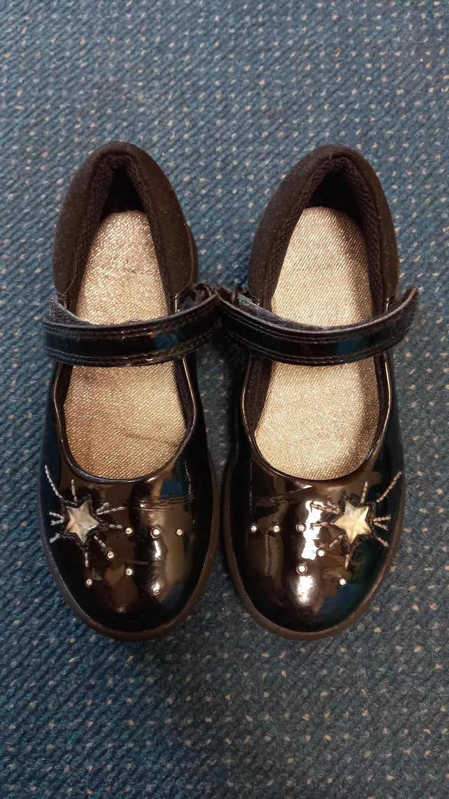 Shoes - girls - size 10