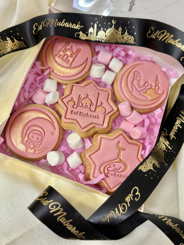 Ramadan Eid Vanilla fondant decorated pink Biscuits cookies gift set