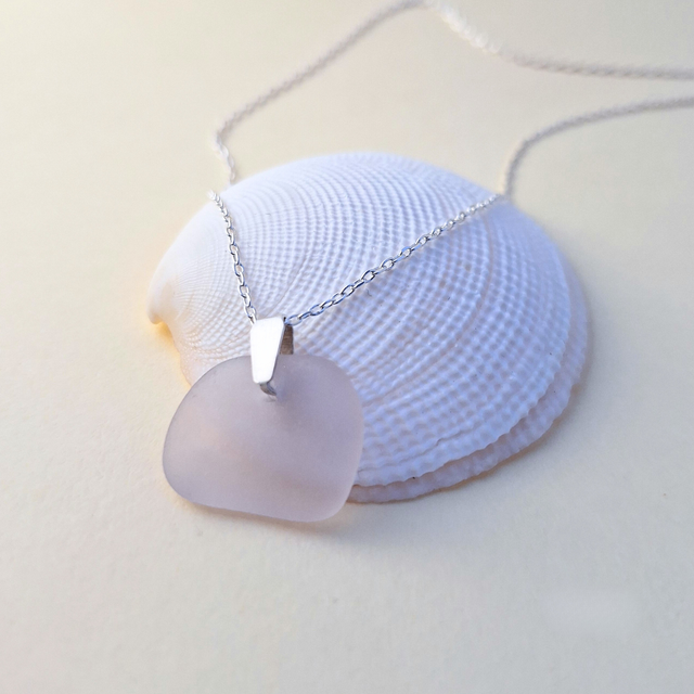 Île Rose arrondi - collier en argent et verre marin