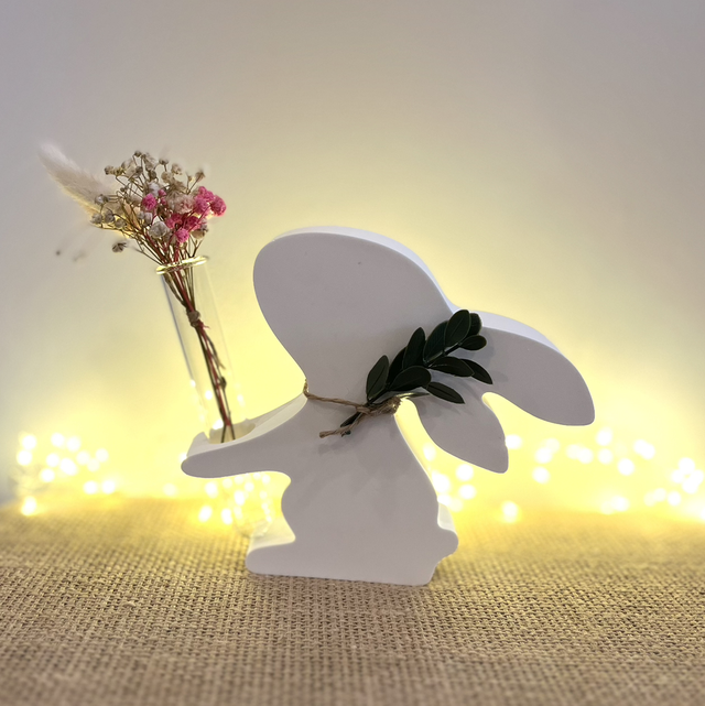 Hase mit Reagenzglas