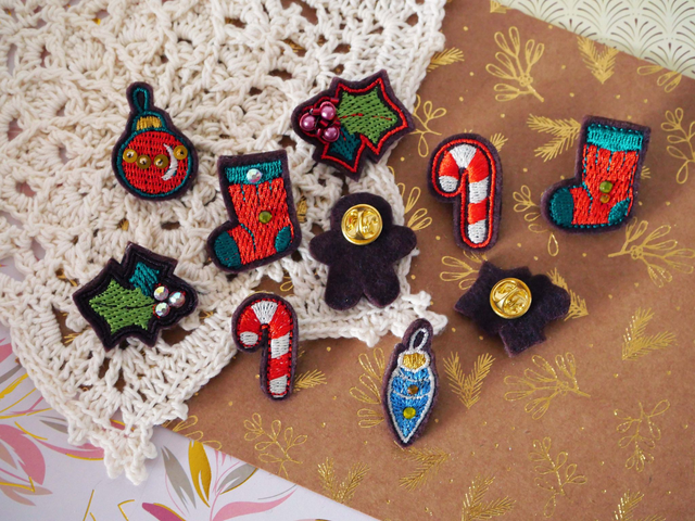 Pins Spécial Noël (Pins brodés main et machine)