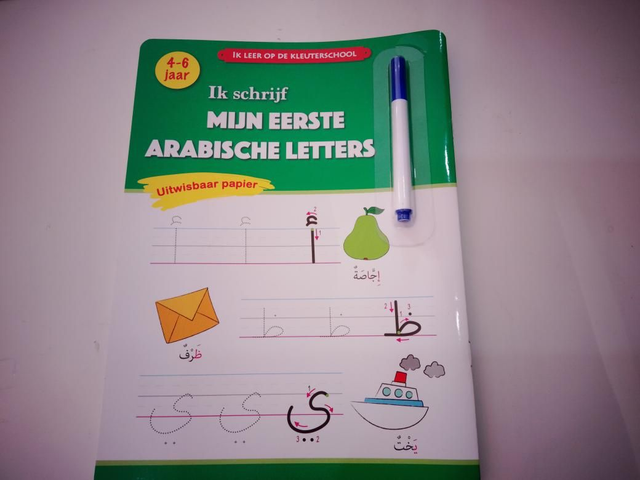 Ik schrijf mij. Eerste Arabische letters