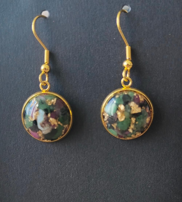 boucle d&#039;oreille zoïsite rubis 