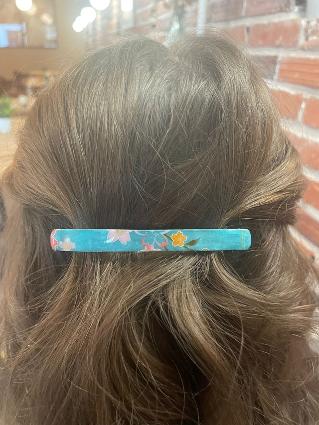 Barrette en Papier Japonais – Élégance et Lumière