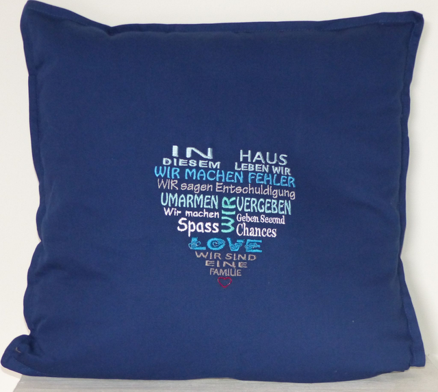 Kissenhülle dunkelblau „Familienherz“
