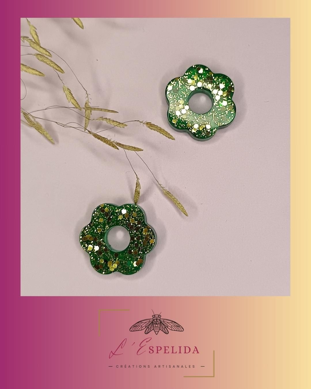 Plurielles fleurs vertes à paillettes dorées 