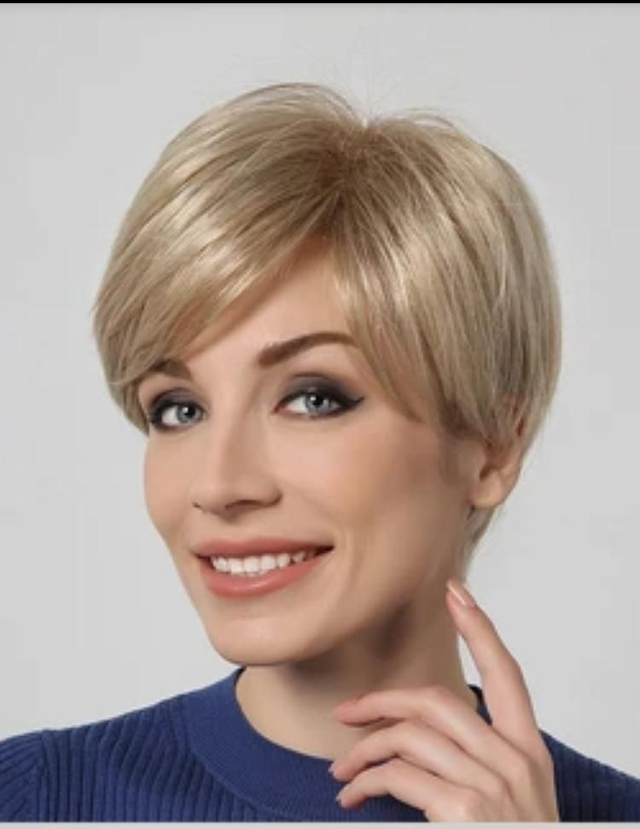 Perruque courte blonde