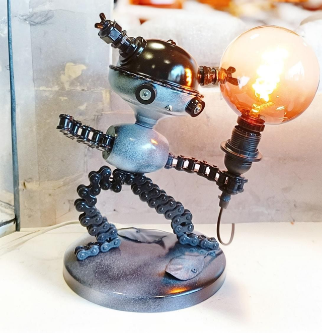 Badass, Lampe déco, Lampe personnage esprit steampunk, vintage - Artisanat Français