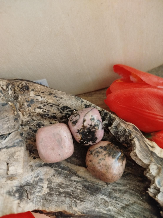 Pierre Roulé Rhodonite