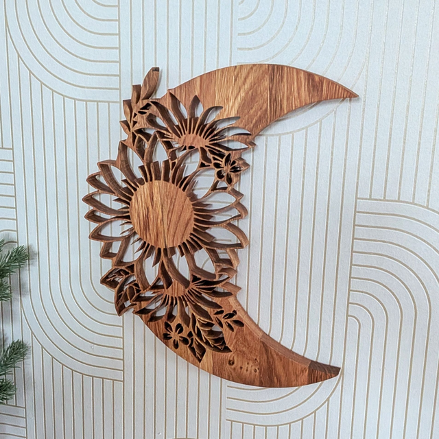 Lune fleurie en chêne