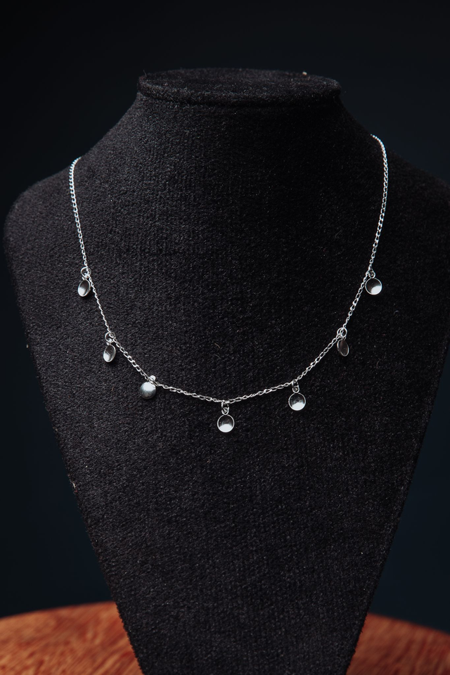 Choker prata elos iguais sete redondos lisos pendurados