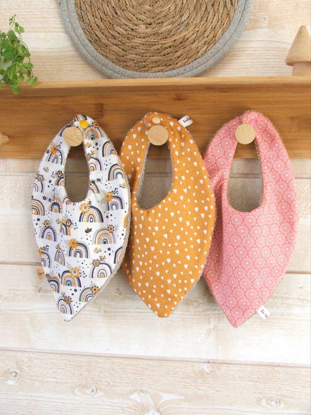 Bavoirs bandana &quot;arc en ciel&quot;