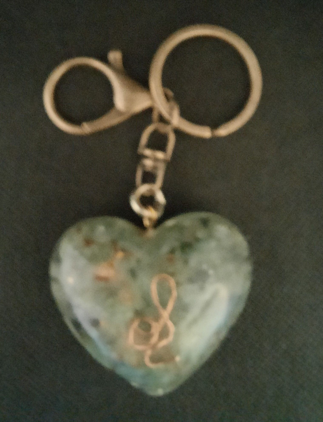 Bijou de Sac Coeur Orgonite Aventurine verte / Jade néphrite