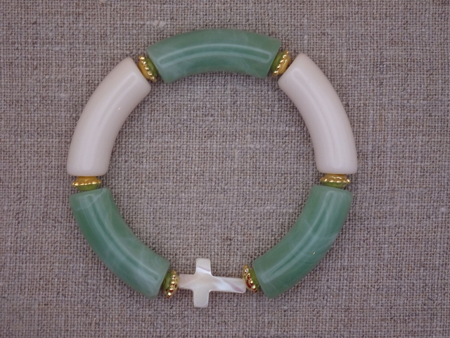 Bracelet croix en nacre, lichen et blanc