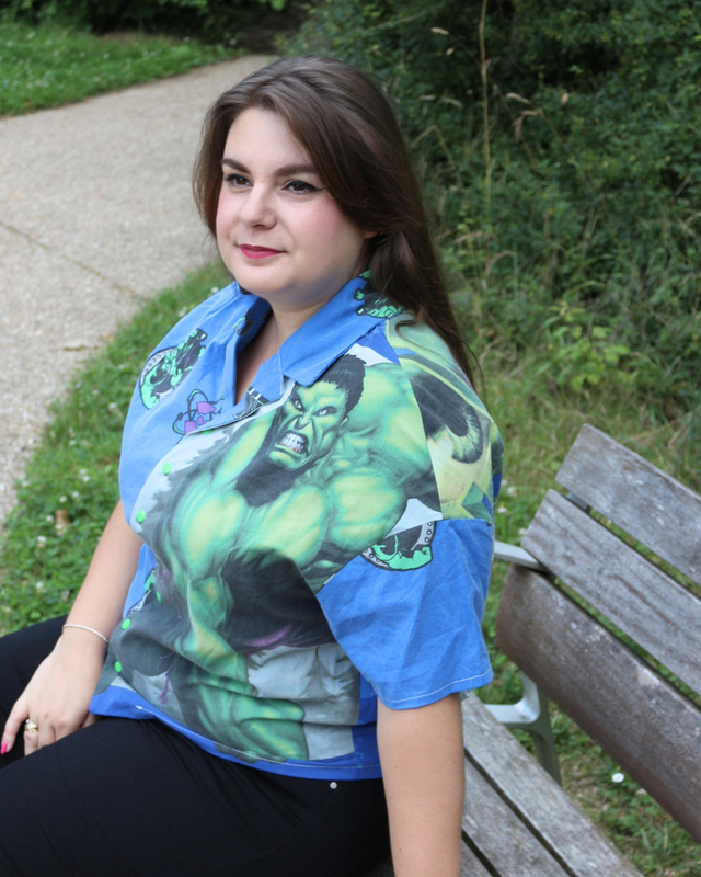 🟢 Chemise Upcyclée – « La Force de Hulk » – Taille 40