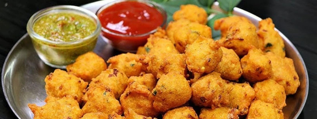 Mung Daal Bhaji (6–8 Pcs) – Crispy Moong Dal Fritters