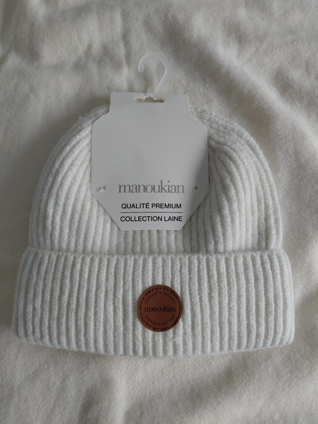 Bonnet Manoukian couleur blanc modèle sans ponpon 