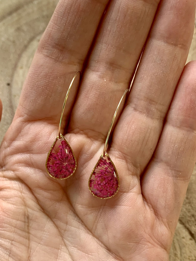 Roses : boucles d'oreilles créoles (dorées)