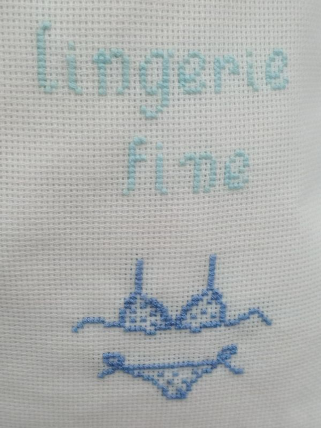 Pochon sac à lingerie fait main "LINGERIE FINE" broderie coton doublé