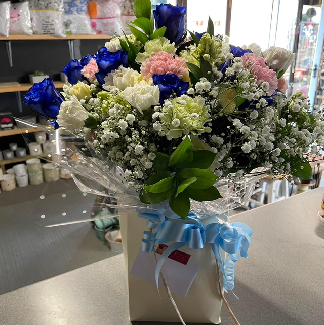 Special number/age aqua pack fresh flower arrangement 