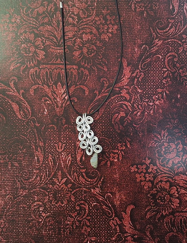 Vine bearer necklace in silver with aventurine