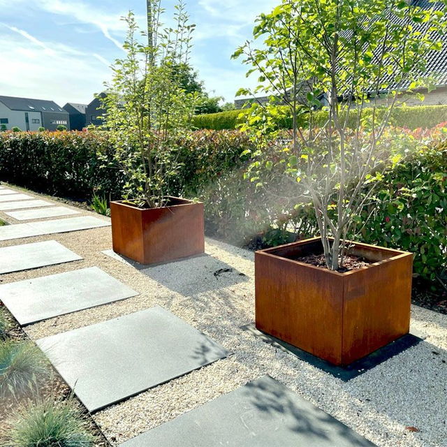 Fioriera in corten quadrata