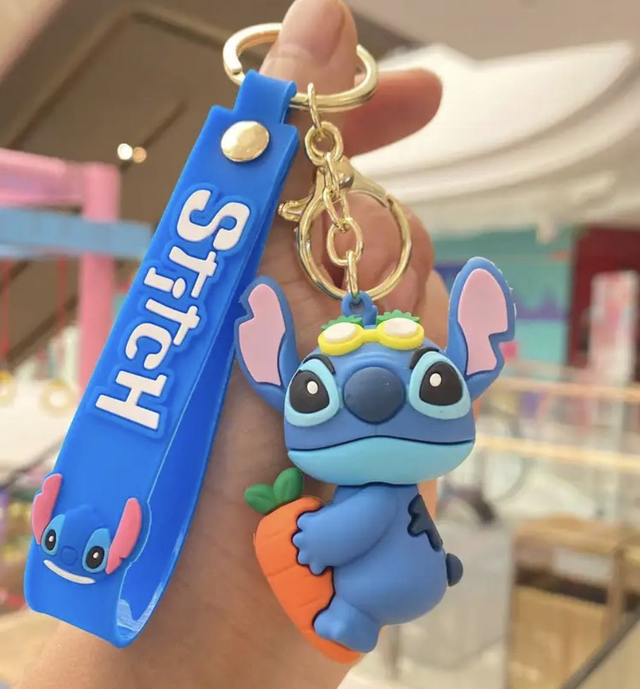 0256 - Disney - Lilo &amp; Stitch - Stitch met wortel