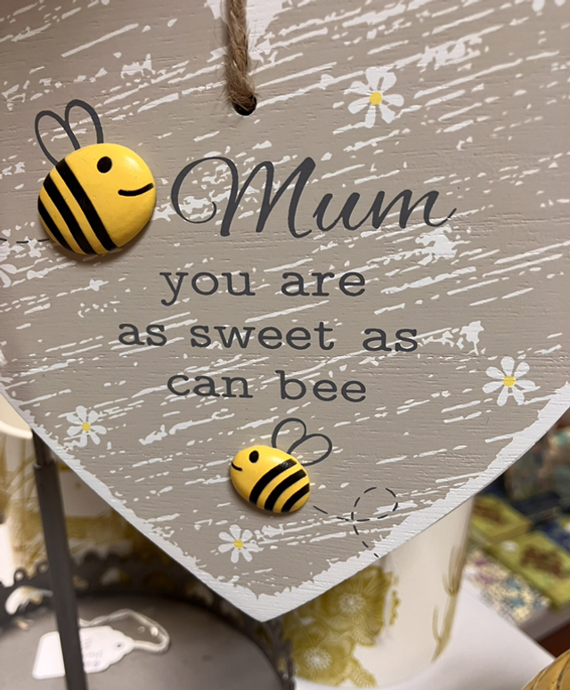 Homeware Positive Message Hanging Plaque Bee Theme ‘Mum you are as sweet as can bee’