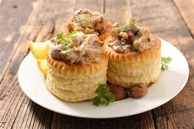 Pastry Giant vol au vent cases 335g - past BB date 2 for price of 1