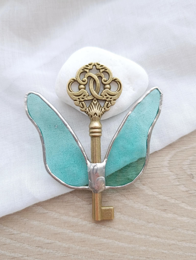 🗝️ Clé volante féerique "Gaia" en vitrail