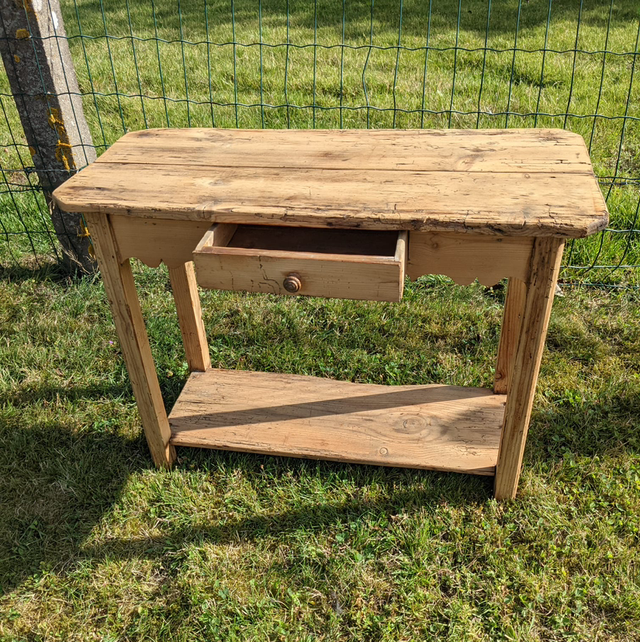 table d’appoint avec tiroir