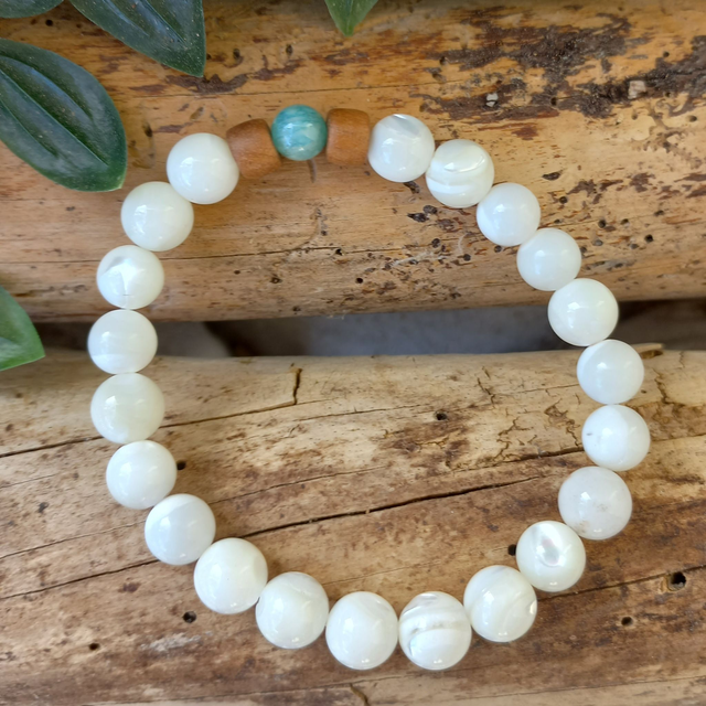 Bracelet en Nacre, Bois de santal et Amazonite