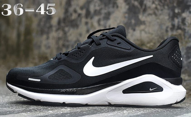 Nike Structure 26 (Vendu sans la boîte )