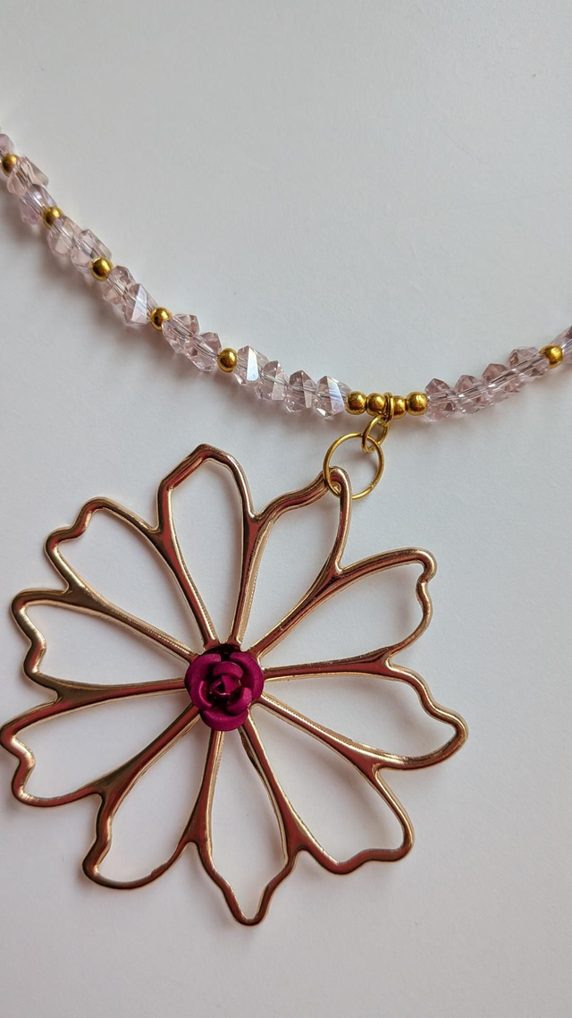 Daisy beaded necklace