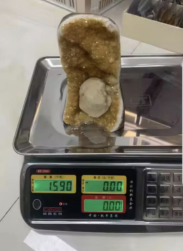 Wunderschöner Citrin aus Madagaskar 1590g