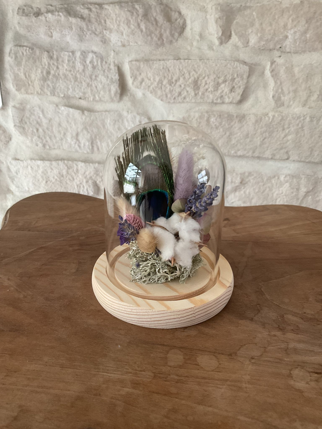 Cloche en verre mauve