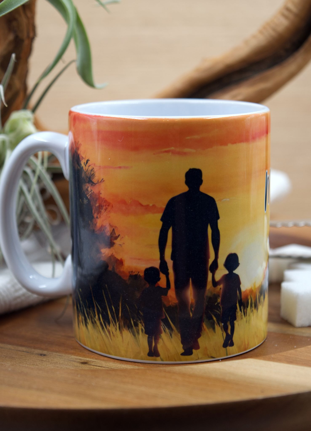 Mug: Silhouette of a Dad Walking with Two Children at Sunset Design