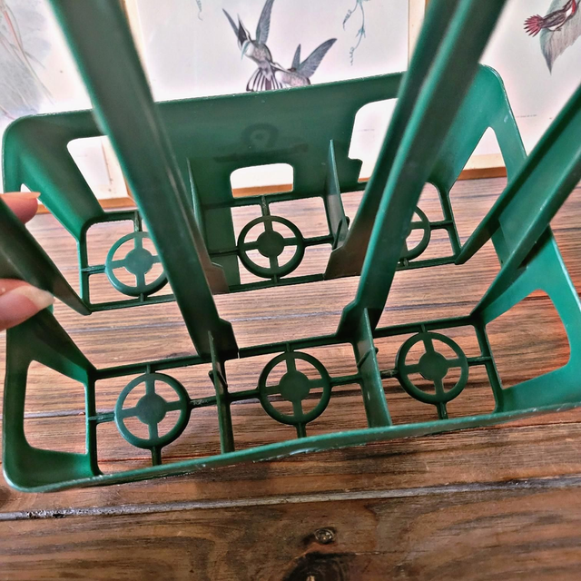 Panier vintage range bouteilles plastique vert Pfungstädter