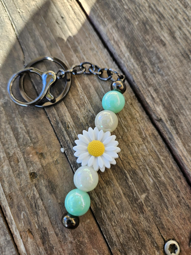 Porte clefs anthracite fleur blanche 