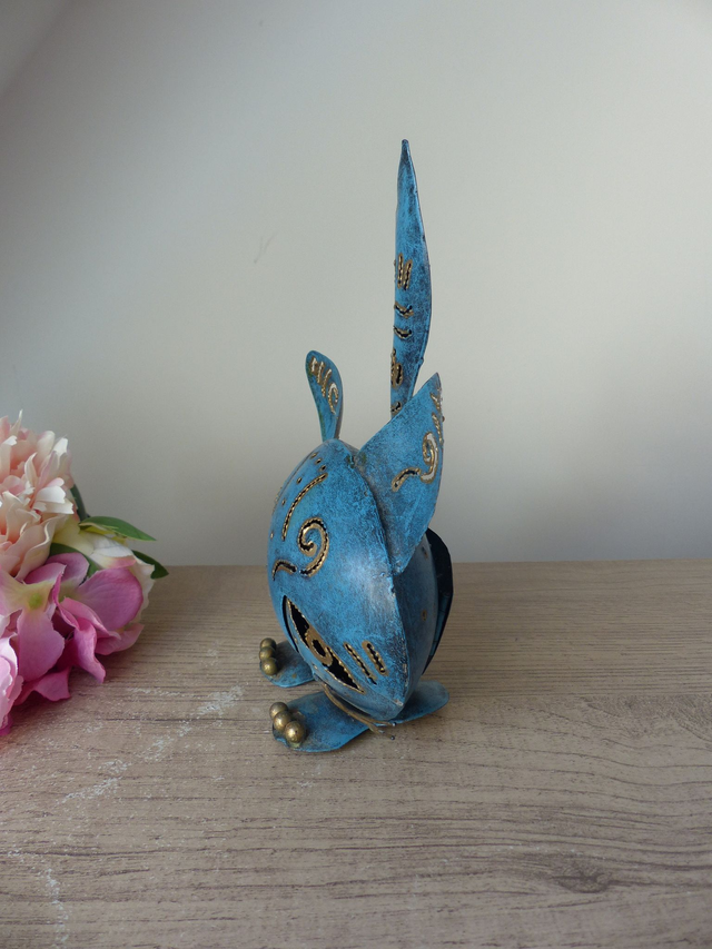 Sculpture Photophore Chat en Métal Recyclé – Bougeoir Chat Bleu et Doré Fait Main – Déco Originale Artisanale pour Maison ou Cadeau