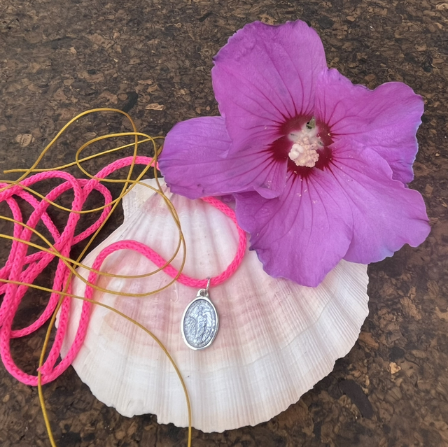 Médaille cordon rose fluo et mordoré 