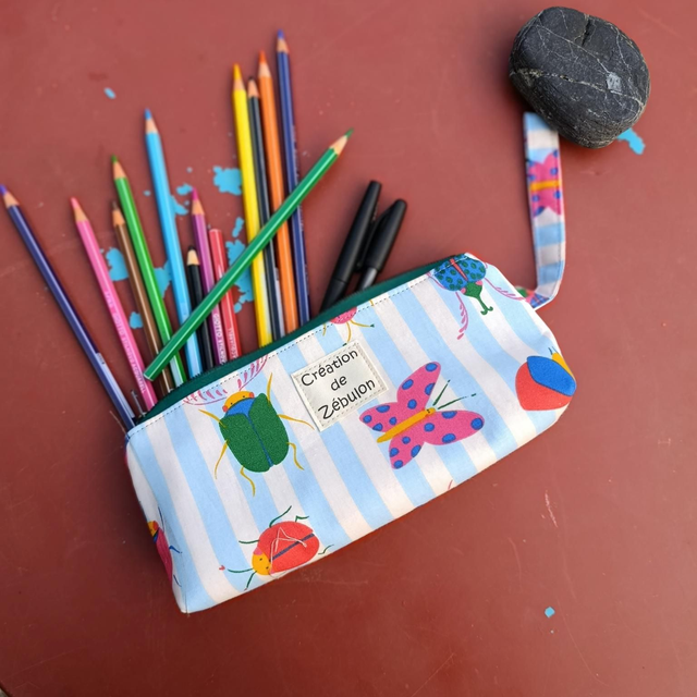 Trousse crayons insectes 