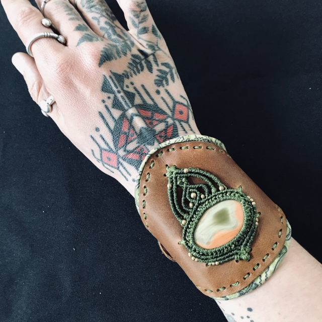 Manchette jaspe macramé 