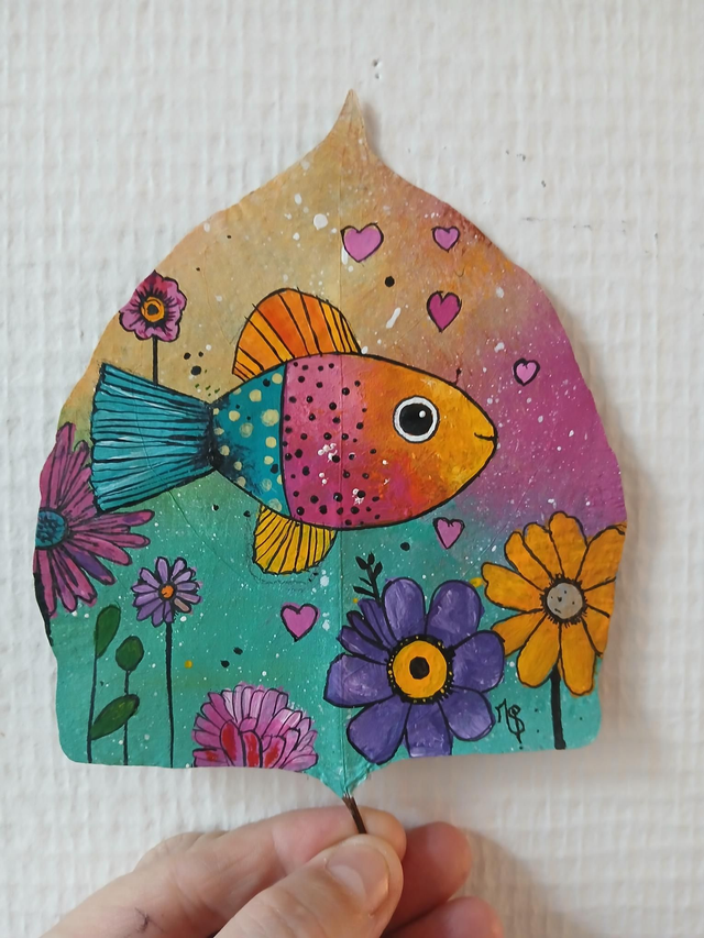 Poisson d’amour sur feuille enchantée