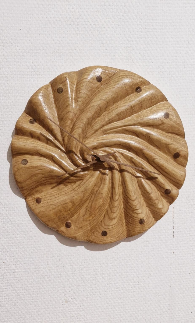Horloge Murale en Bois Massif de Châtaignier -Modèle spirale-  Artisanat Français Unique par l&#039;ARTelier de Julien