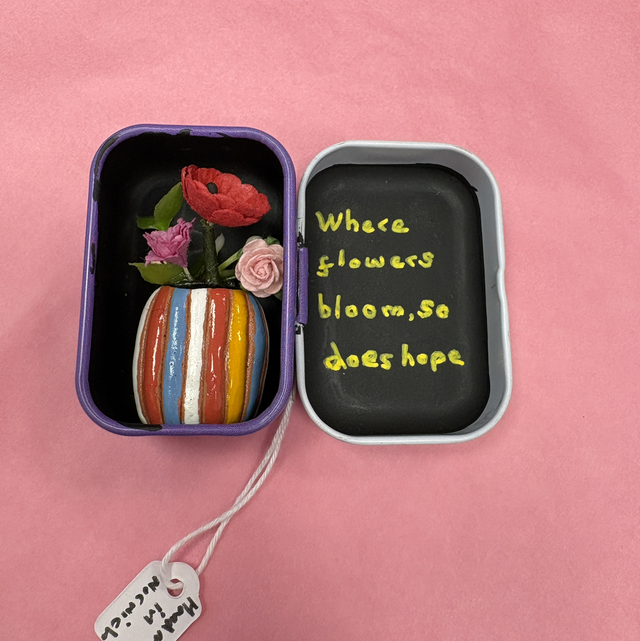 Flower vase tin boterbloem studio