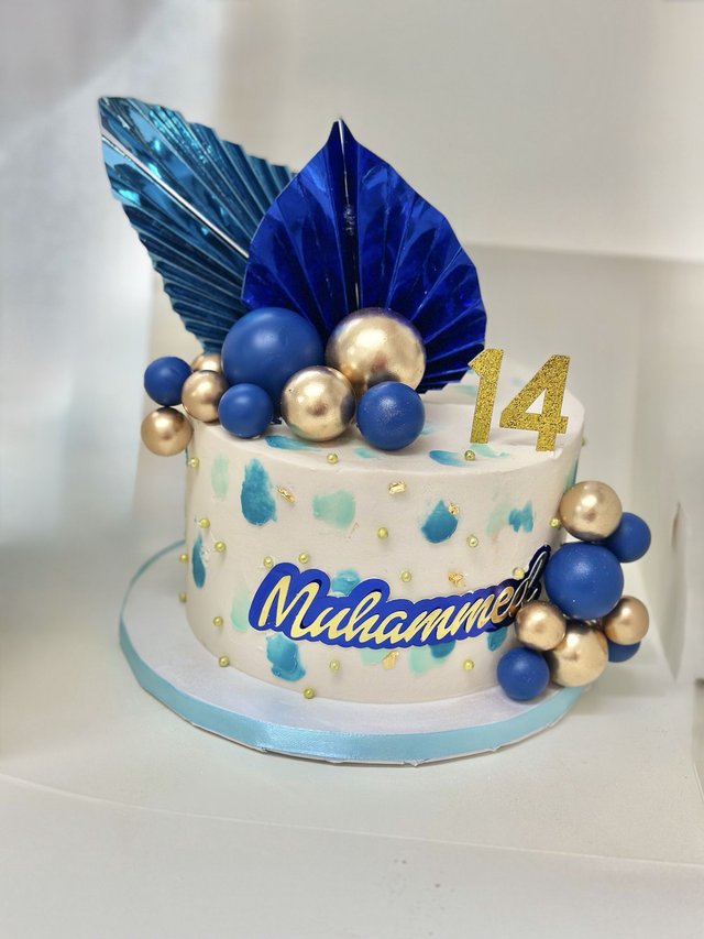 Elegant Blue & Gold Birthday cake